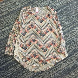 Long sleeve light sweater with lace